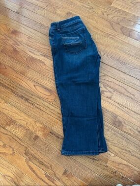 Women’s Dark Blue Stretch Capri Jeans - Classic Fit